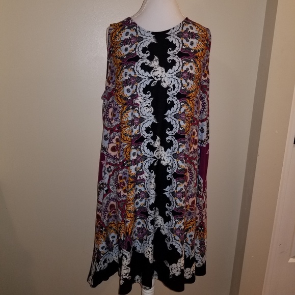 Dresses & Skirts - Plus size dress with back keyhole accent